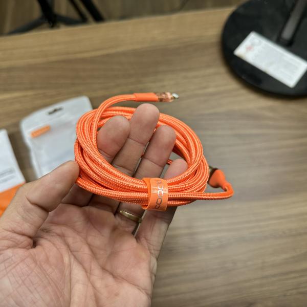 Cáp sạc A to L chính hãng Toocki mầu Cam cực đẹp, dài 2m. BH 03 tháng 1 đổi 1